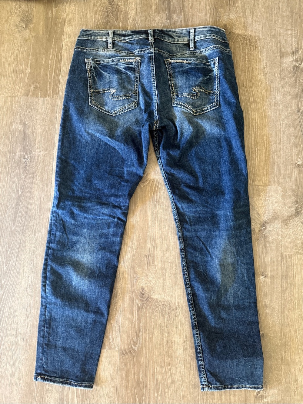 Silver Jeans Women's Bootcut Jeans in Distressed Medium Blue Wash - Picture 5 of 6